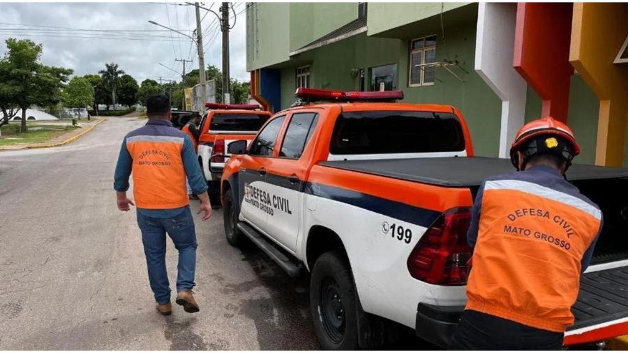 Governo de MT envia equipes e alimentos para auxiliar Cáceres após temporal
