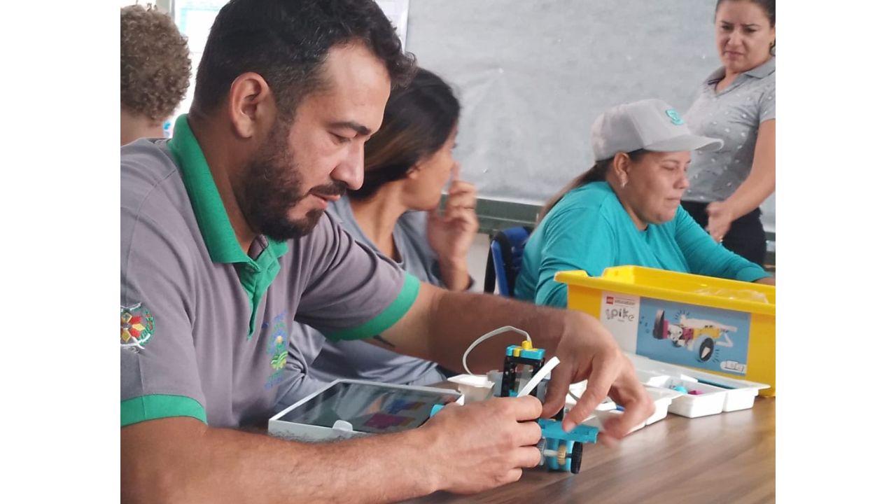 Seduc capacita profissionais de escolas no campo para atuarem em programa de robótica