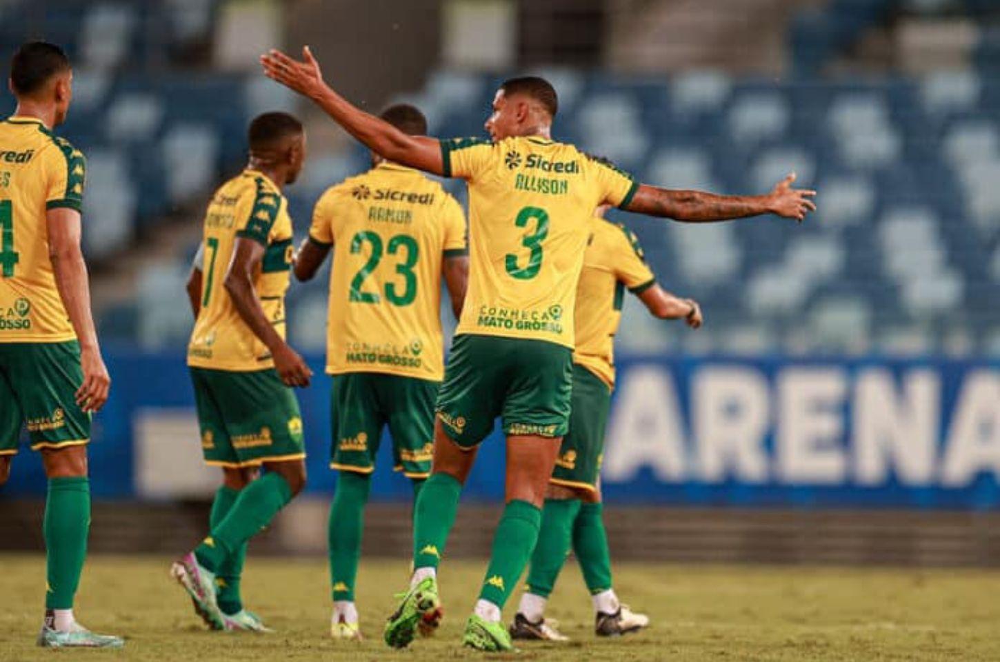 Cuiabá sobe para 13º com vitória sobre São Paulo no Brasileirão