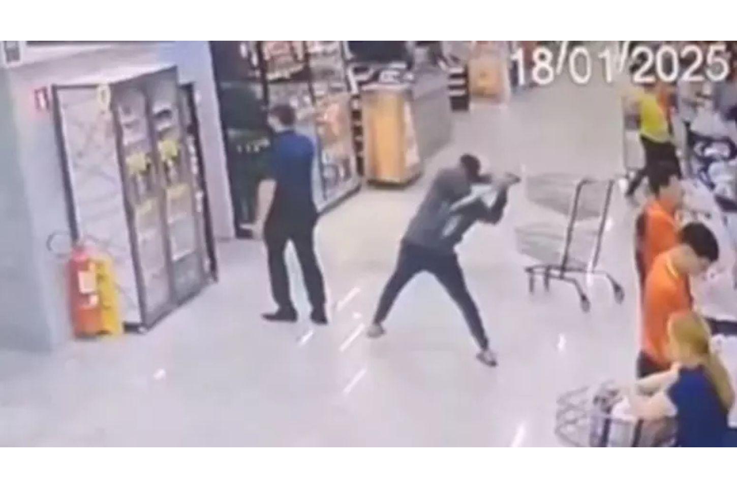 Gerente de supermercado agredido com pá em MT diz que celular no ouvido diminuiu impacto da batida: 'me salvou'