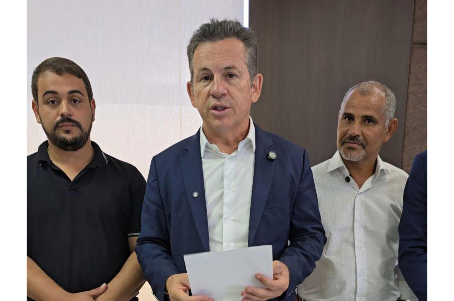 Governador anuncia reconstrução de pontes e de casas atingidas por enchentes