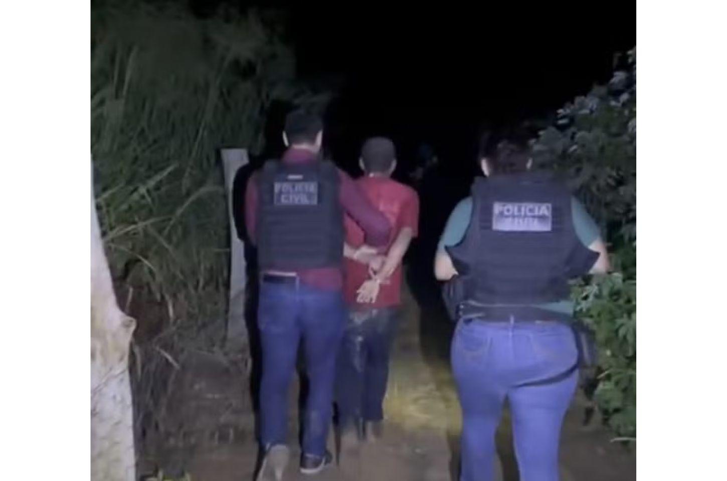 Homem suspeito de matar esposa a facadas em bar na frente das filhas é preso em MT