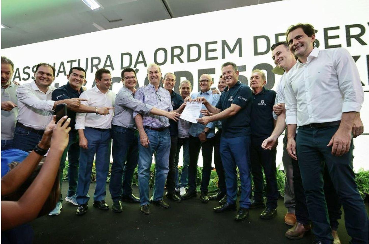 Governador assina ordem de serviço para obras de duplicação do último trecho na BR-163