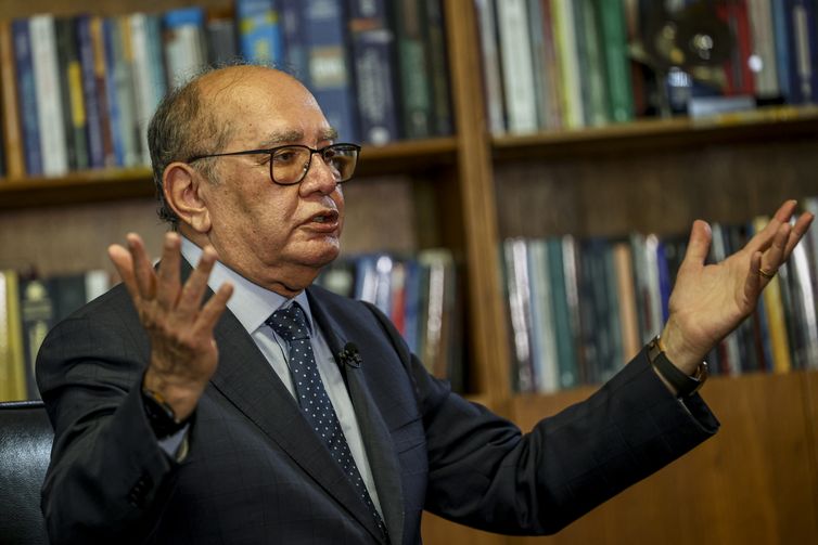 Gilmar Mendes recebe indígenas do povo Munduruku no STF