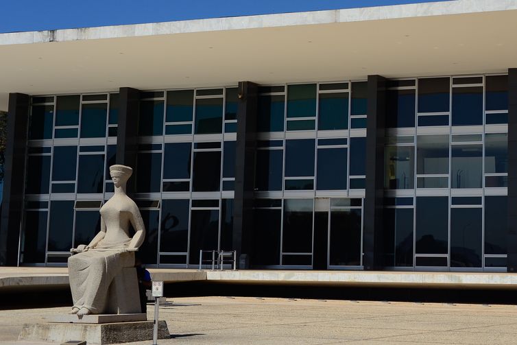 Maioria do STF mantém indenização de Eduardo Bolsonaro a jornalista