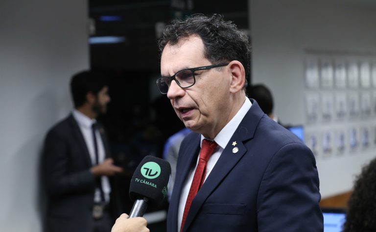 Comissão discute liberdade de imprensa e violência contra jornalistas