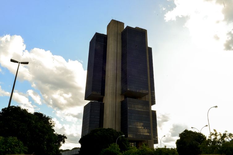 Entidades do setor produtivo criticam aumento da Selic