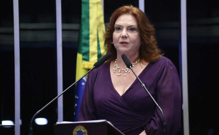 Projeto inclui cirurgia plástica facial entre as atividades privativas do médico