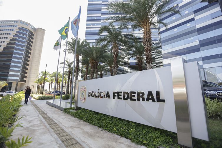 Bolsonaro diz que deu R$ 2 milhões para custear filho que está nos EUA