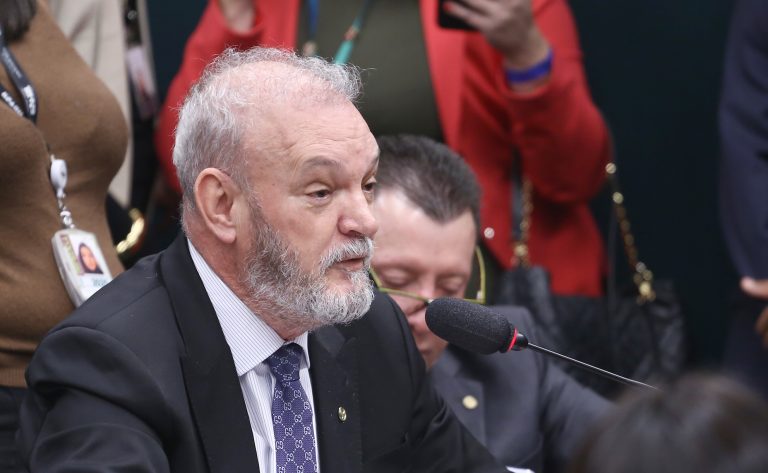 Comissão aprova medidas para prevenir quedas acidentais de pessoas idosas