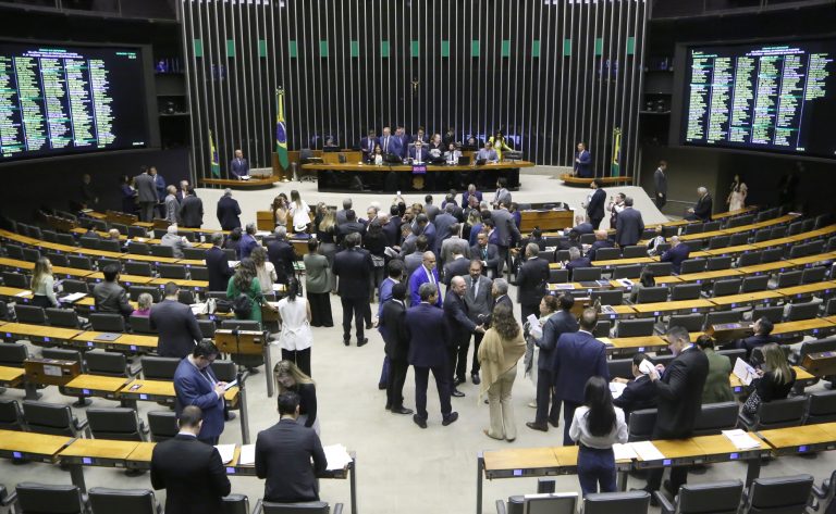 Deputados aprovam regras para regularização de imóveis rurais em áreas de fronteira