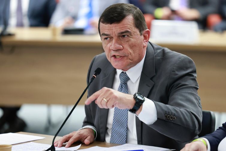 Ex-ministro diz que alertou Bolsonaro sobre gravidade de golpe