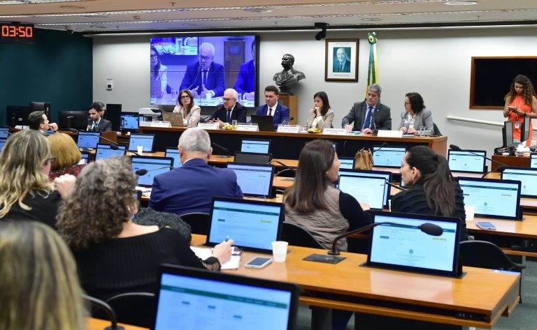 Governo defende Plano Nacional de Educação com meta de 3 milhões de matrículas em cursos de qualificação profissional