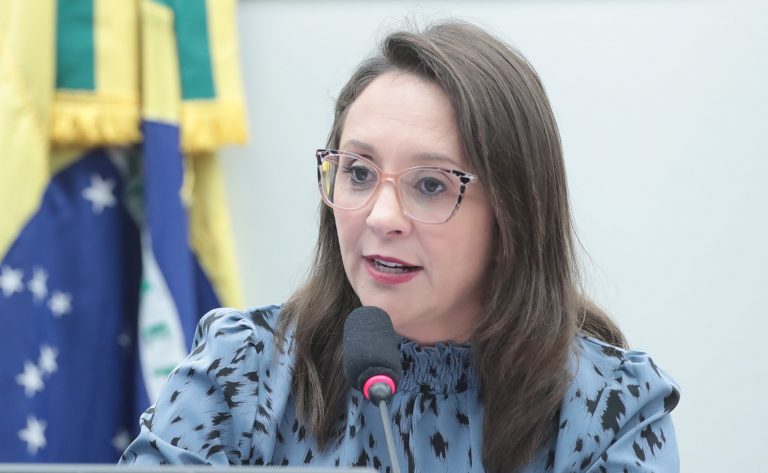 Proposta prevê trabalho remoto e ambiente laboral adaptado para pessoas com deficiência