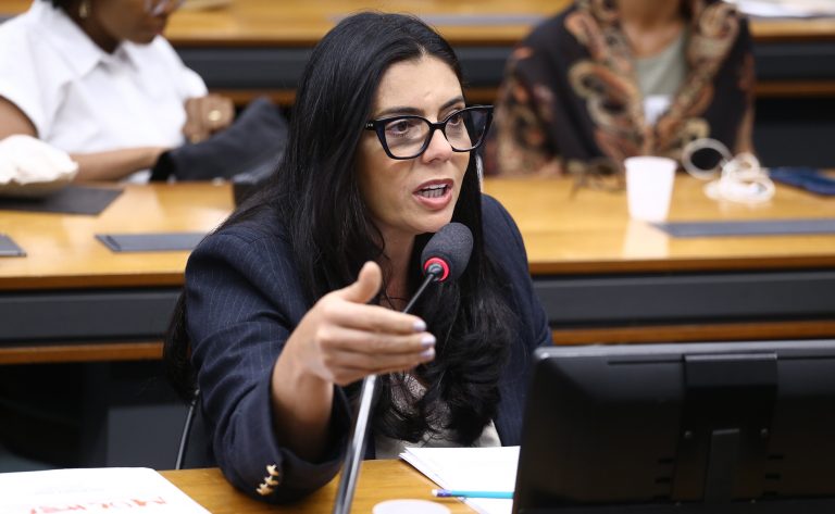 Comissão aprova permissão para grávidas remarcarem teste de aptidão física de concurso público