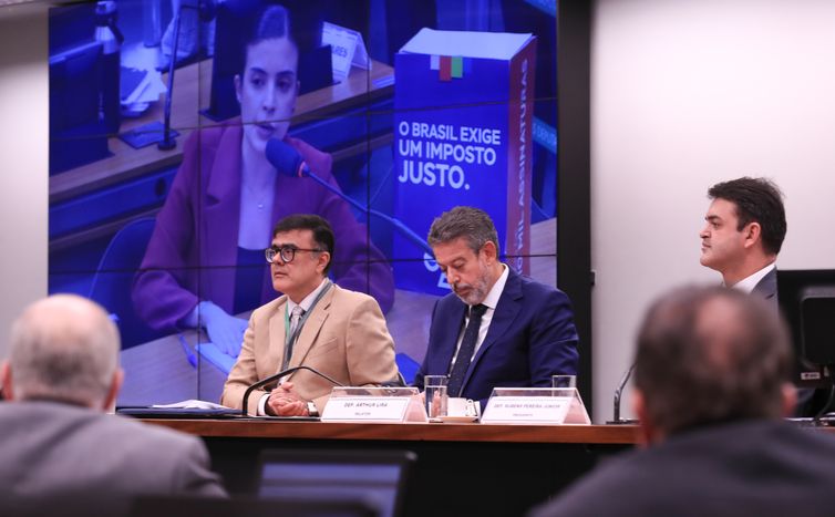 Comissão da Câmara aprova isenção do IR para quem ganha até R$ 5 mil