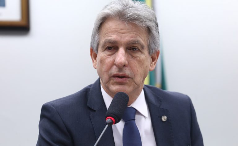 Estudantes pedem fim do teto do Fies e fiscalização das faculdades privadas