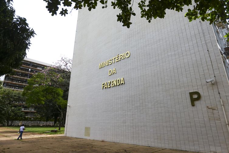 Ministério da Fazenda aumenta para 2,5% estimativa do PIB em 2025