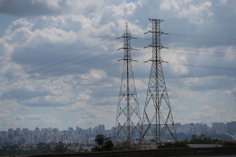 Nova MP tenta evitar alta na conta de luz após derrubada de vetos
