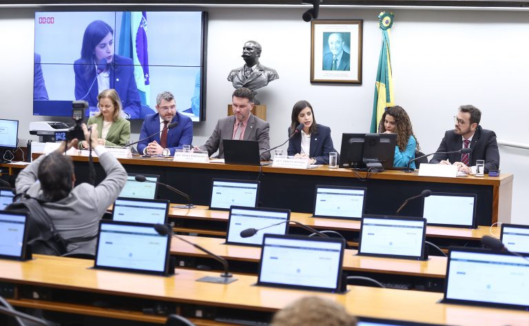 Para especialistas, monitoramento de metas do novo PNE não pode ter viés punitivo