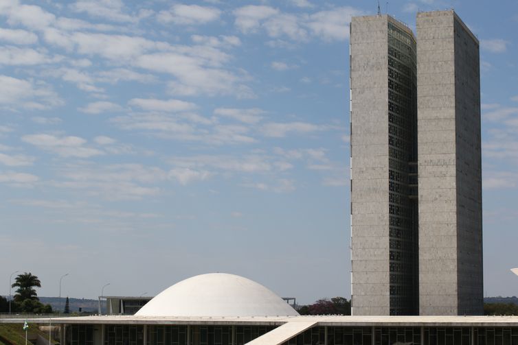 Senado aprova PEC que define educação como vetor de progresso do país