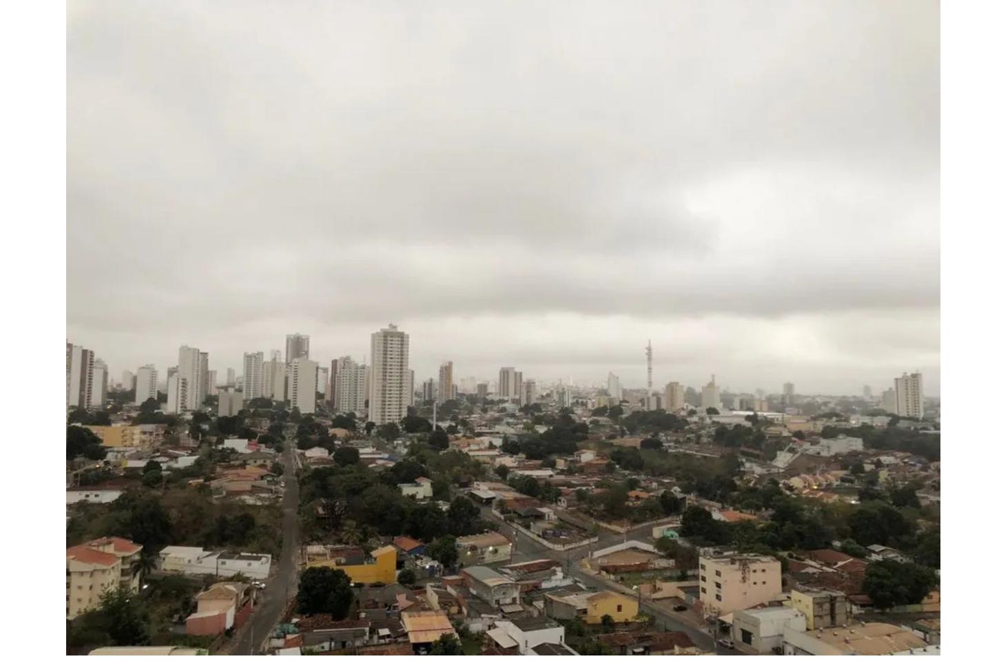 Nova frente fria pode derrubar temperatura para 13°C após recordes de calor em Cuiabá
