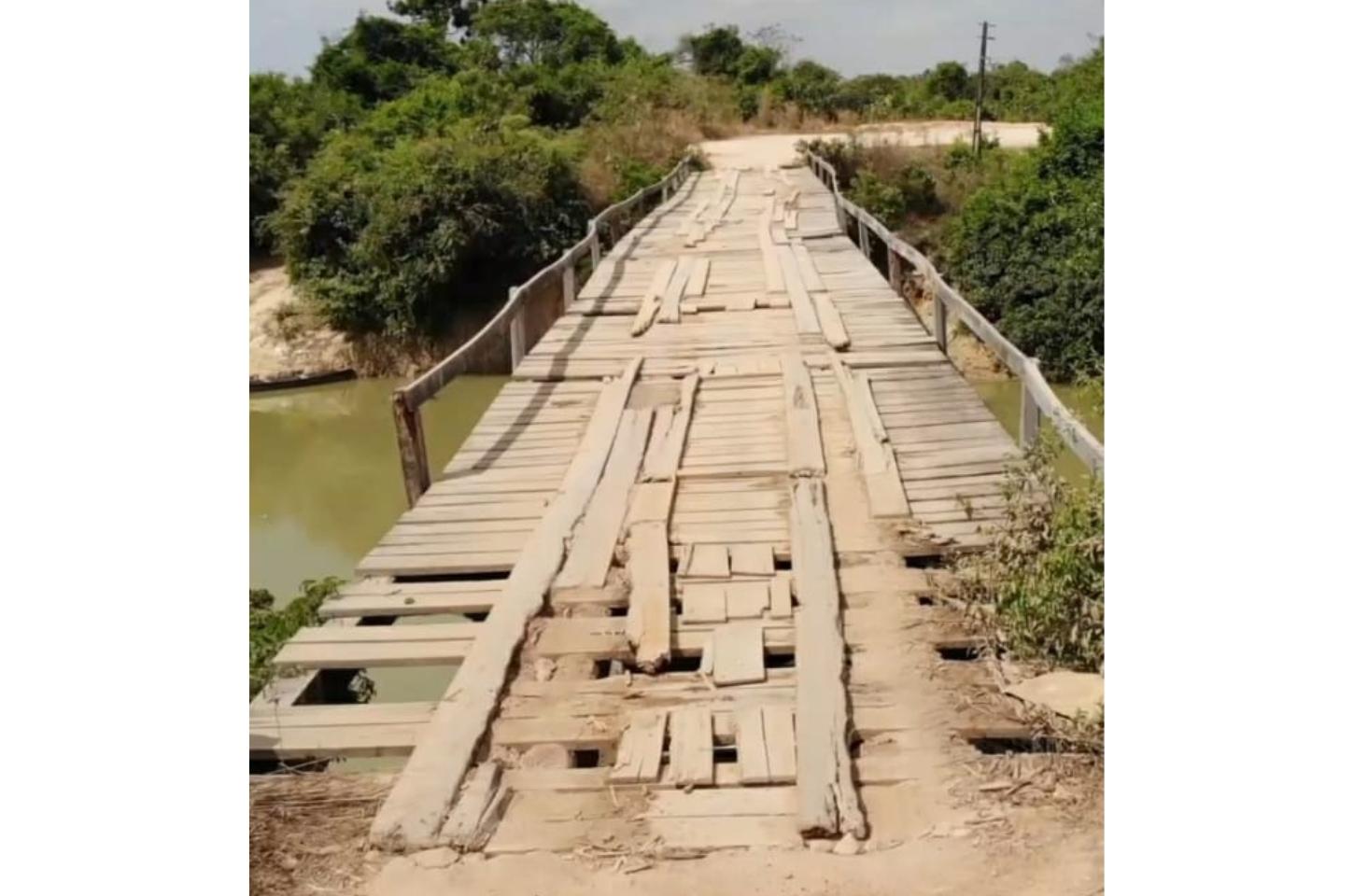 Prefeitura de Terra Nova do Norte realiza manutenção na Ponte do Rio Peixoto, região do Peru