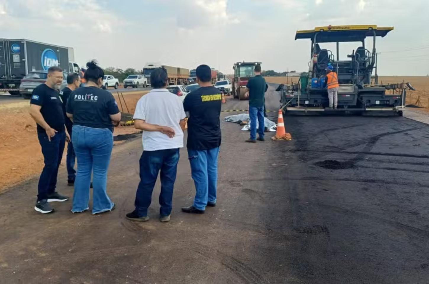 Três trabalhadores morrem após serem atropelados por rolo compressor em obras na BR-163 em Sorriso