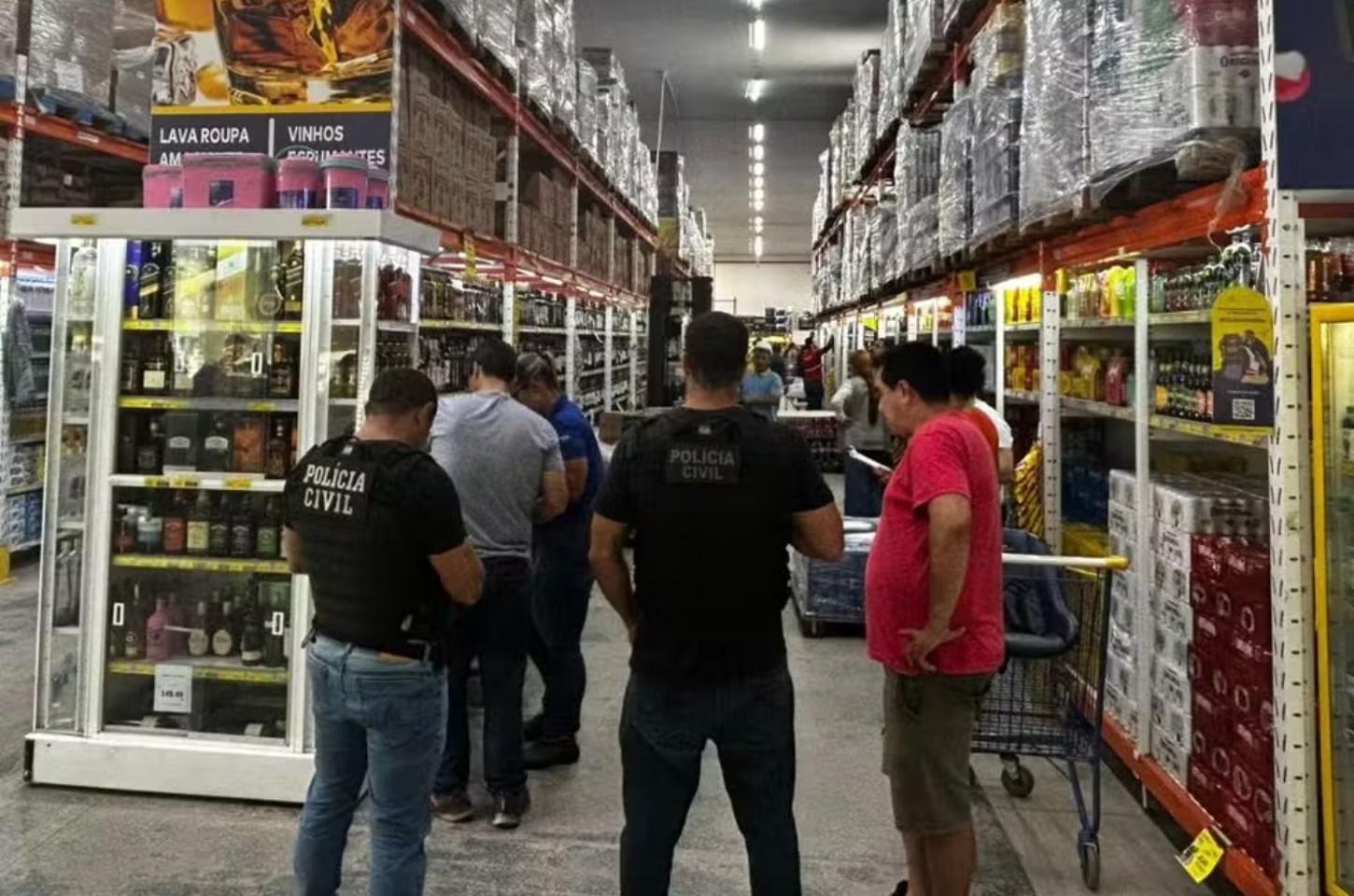 Comércios em MT são alvos de fiscalização após moradores passarem mal por ingestão de bebida alcoólica