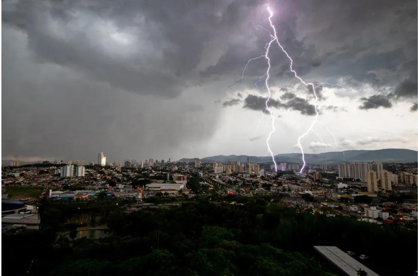 Mato Grosso registra mais de 40 mil raios no último fim de semana
