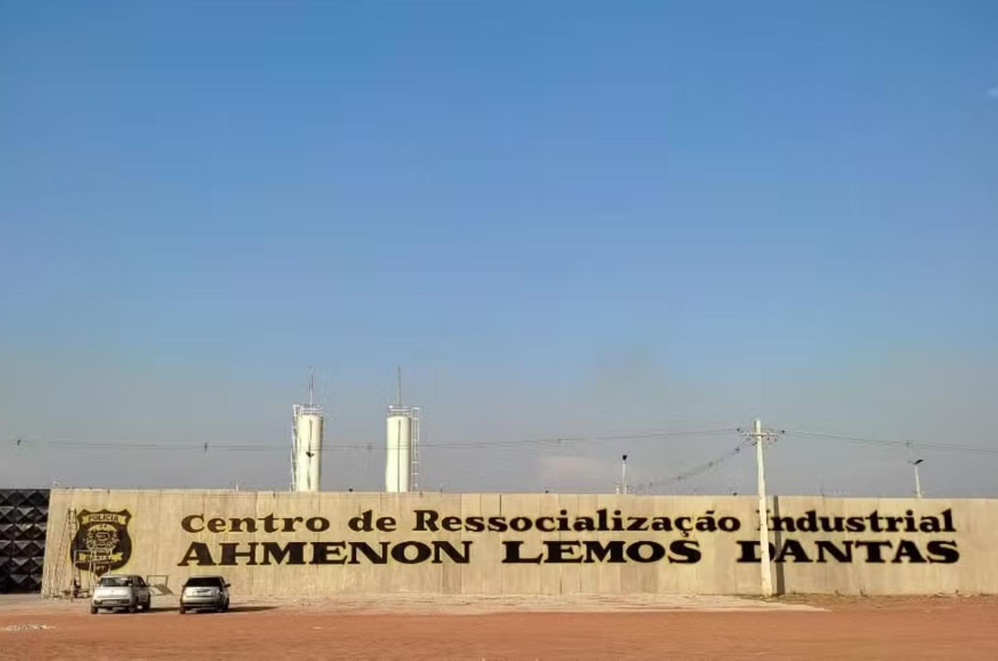 Policiais são alvos de operação por suspeita de contrabandear celulares para detentos em presídio de MT