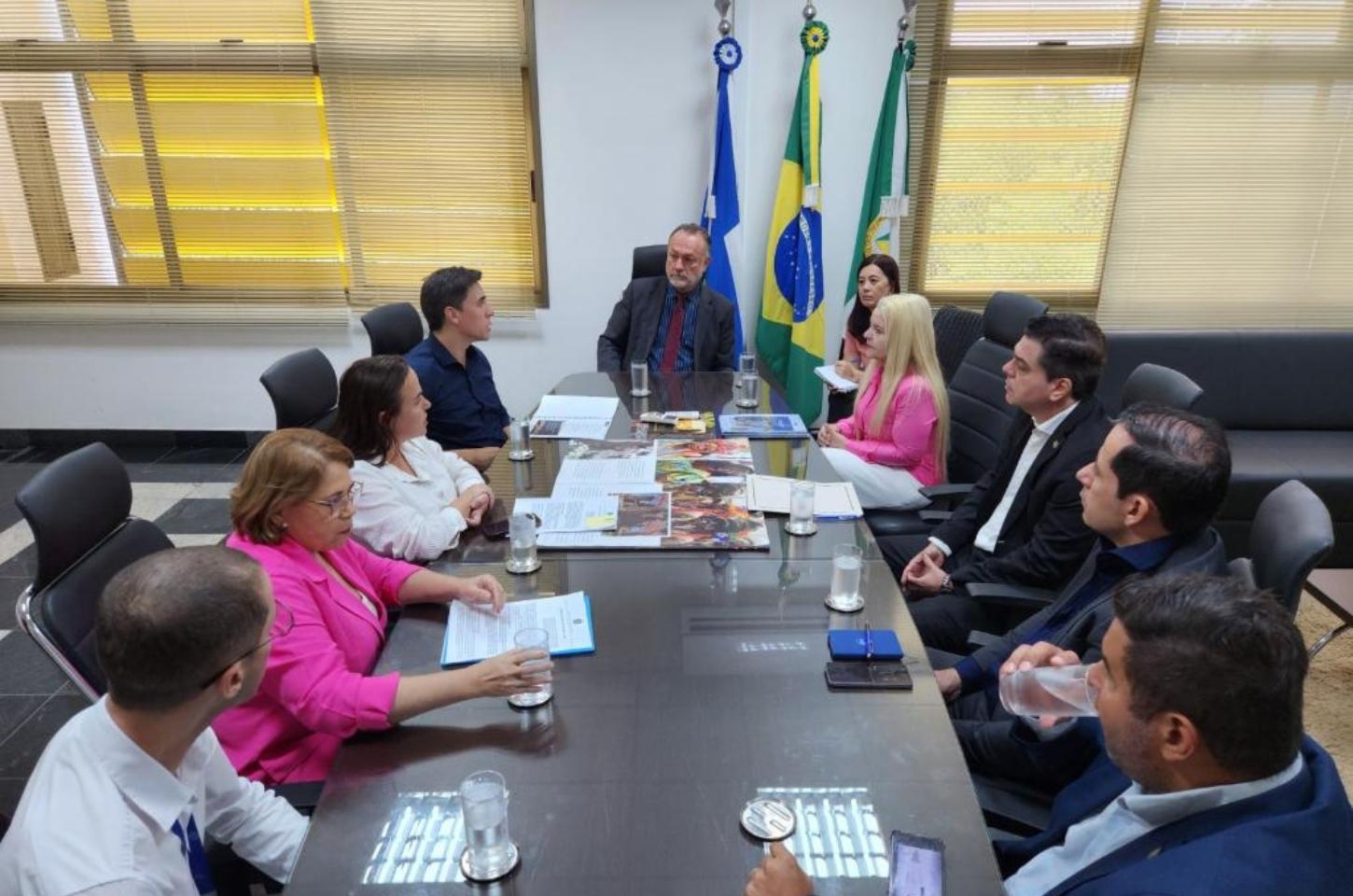 Seduc e TRE-MT firmam cooperação para emitir títulos eleitorais a 157 mil estudantes da rede estadual