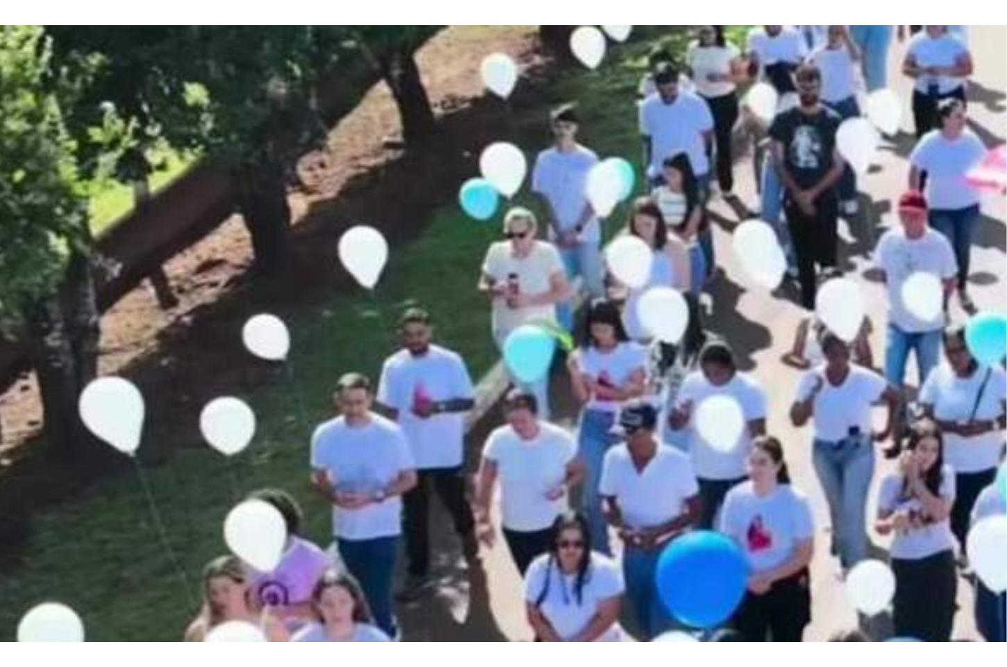 Amigos e familiares fazem caminhada em homenagem a jovem atropelada e morta em acidente em Itaúba MT
