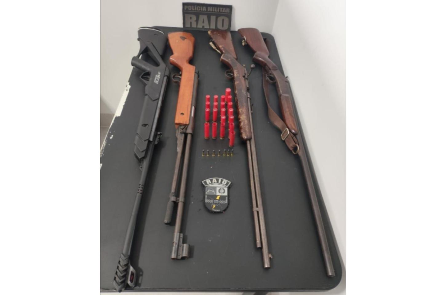 Polícia Militar apreende quatro espingardas, munições e prende homem por porte ilegal em Terra Nova do Norte