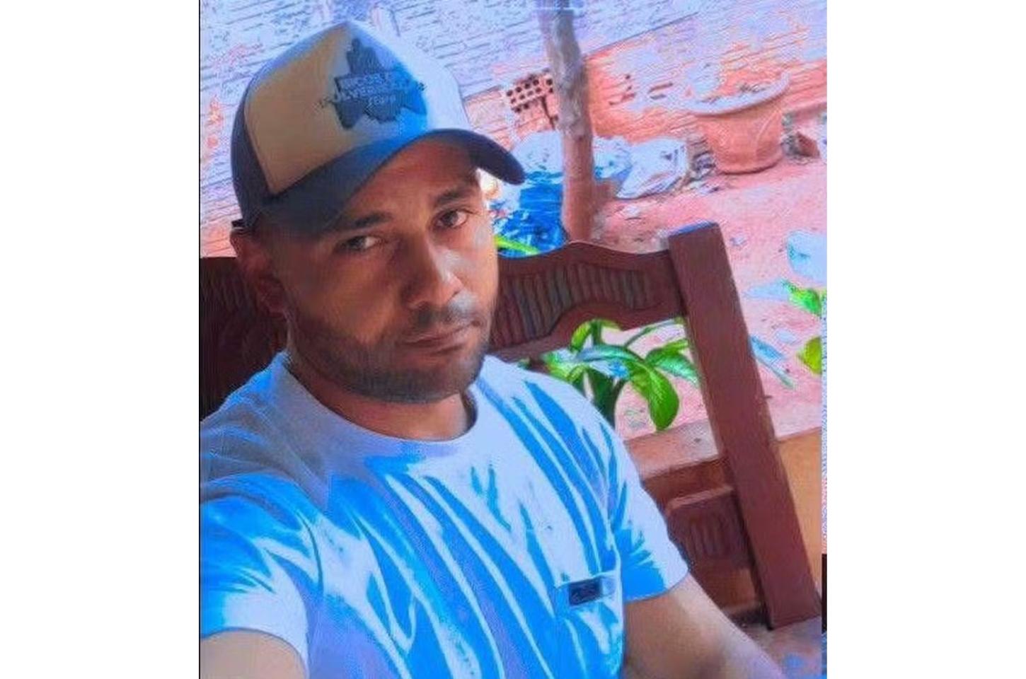 Vizinho suspeito de matar jovem encontrada na sala de casa em MT enviou mensagens obscenas à vítima dias antes do crime